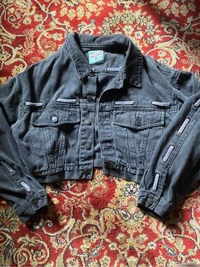 Duty Free 80’s Cropped Women's Denim Jacket - Charcoal Black
